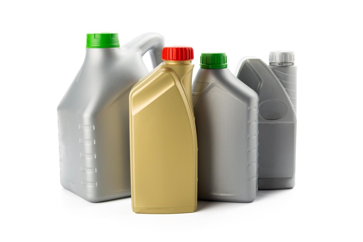 plastic-bottles-from-automobile-oils-isolated-white_93675-128248.jpg