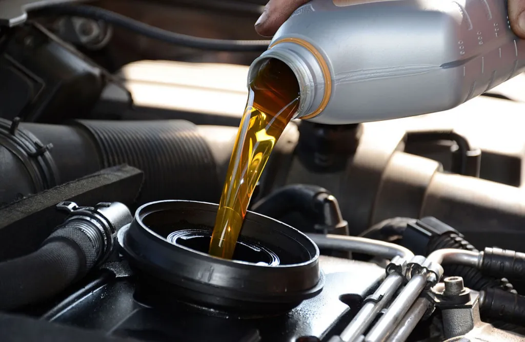 Дизельное масло в бензиновый двигатель для очистки: особенности процесса